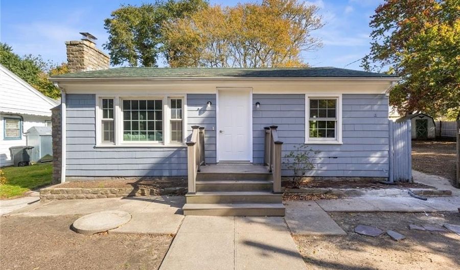 400 Schooner Ave, Jamestown, RI 02835 - 3 Beds, 1 Bath
