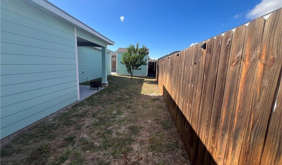 2076 S Saunders St, Aransas Pass, TX 78336 - 2 Beds, 2 Bath