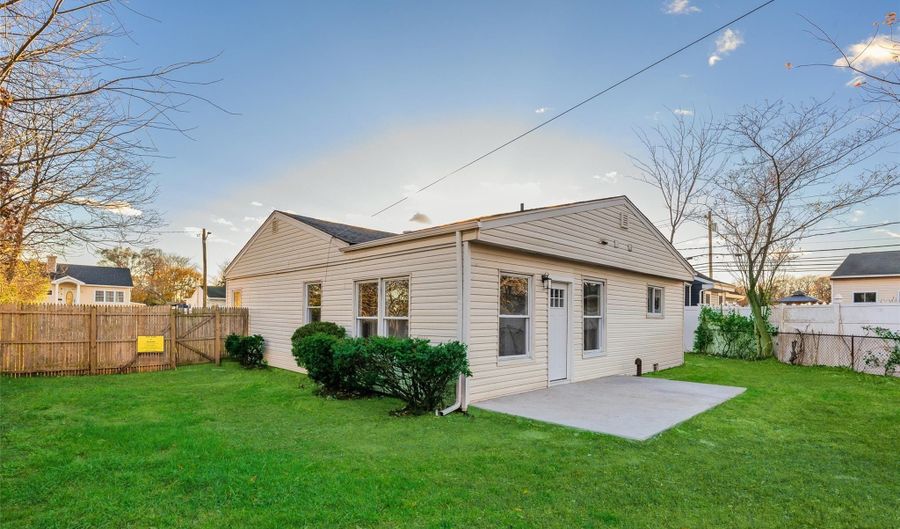 4 Somerset Rd N, Amityville, NY 11701 - 4 Beds, 2 Bath