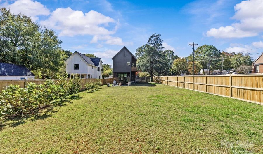 2553 Elkwood Cir, Charlotte, NC 28205 - 3 Beds, 3 Bath