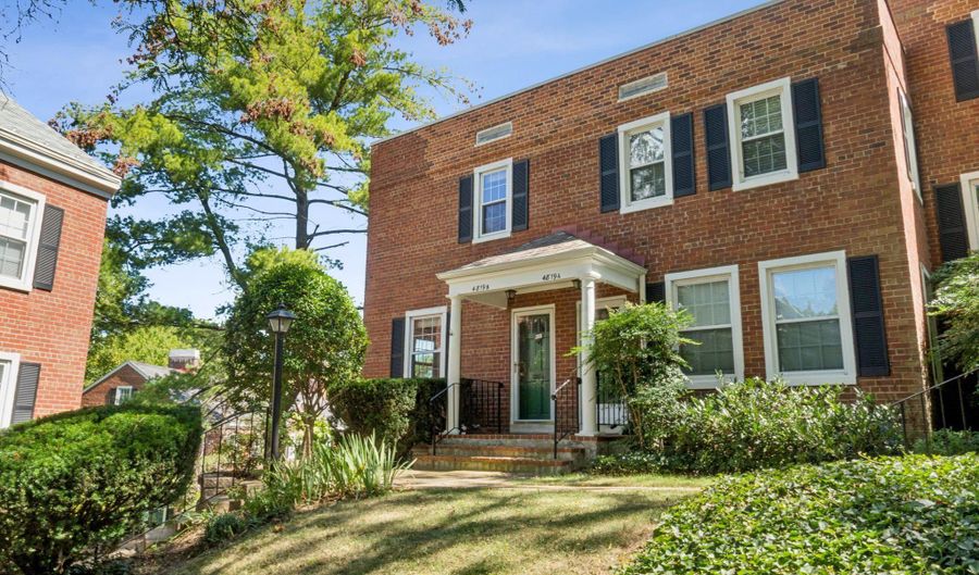 4819 28TH St S B, Arlington, VA 22206 - 3 Beds, 2 Bath