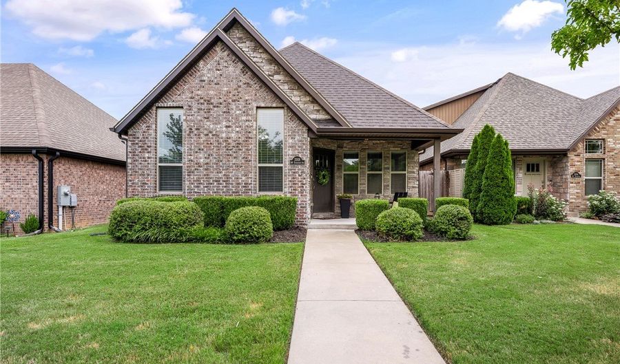 3308 SW Stonepoint Ave, Bentonville, AR 72713 - 3 Beds, 3 Bath