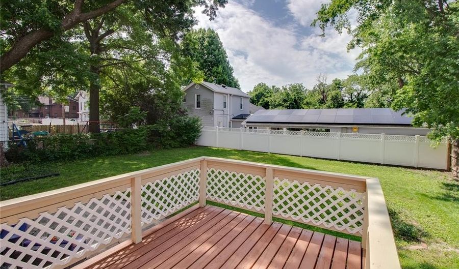 205 E 12th St, Alton, IL 62002 - 3 Beds, 2 Bath