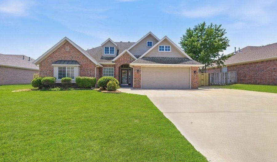 2201 SW Juniper Ave, Bentonville, AR 72713 - 4 Beds, 3 Bath