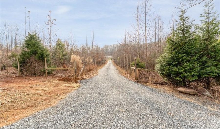 2282 Steppingstone Ln, Asheboro, NC 27205 - 3 Beds, 2 Bath