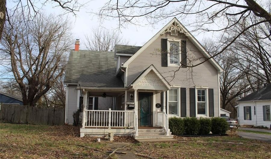 2315 Brown St, Alton, IL 62002 - 5 Beds, 4 Bath