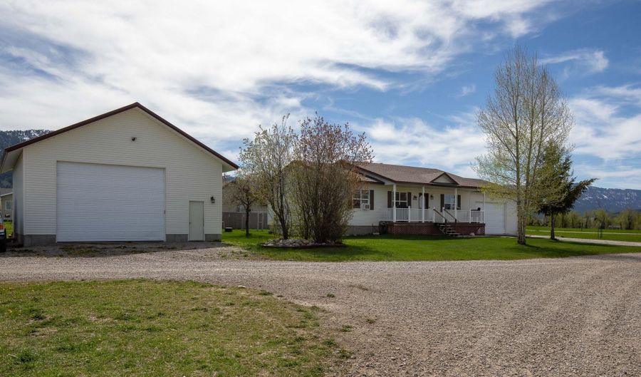 10 50 WEST St, Bedford, WY 83112 - 5 Beds, 3 Bath