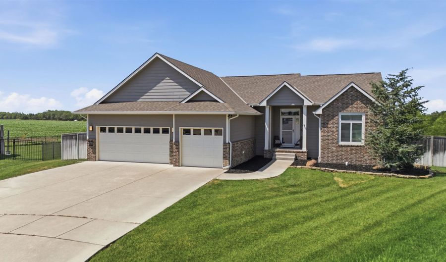 2741 N Bluestone Cir, Andover, KS 67002 - 5 Beds, 3 Bath