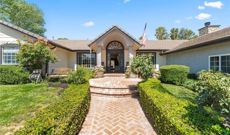 34037 Agua Dulce Canyon Rd, Agua Dulce, CA 91390 - 6 Beds, 5 Bath