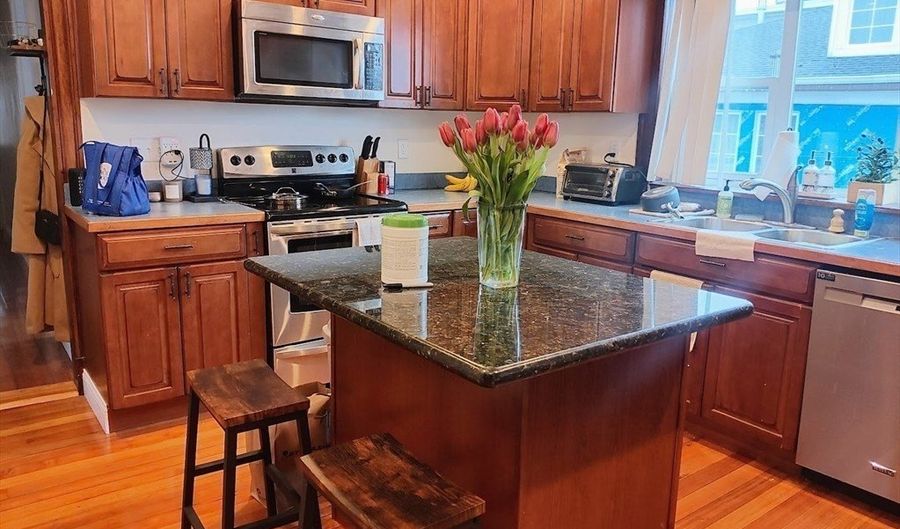 933 E Broadway 1, Boston, MA 02127 - 4 Beds, 2 Bath