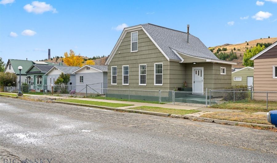 1009 E 5th St, Anaconda, MT 59711 - 3 Beds, 2 Bath