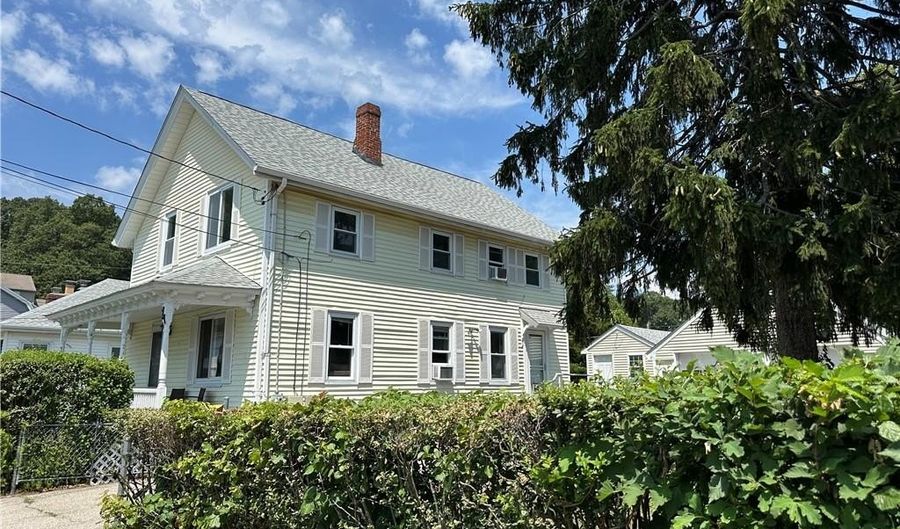 17 Warren Ave, Lincoln, RI 02865 - 2 Beds, 1 Bath