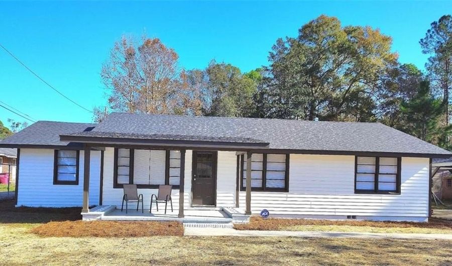 336 Brobston St, Baxley, GA 31513 - 4 Beds, 2 Bath