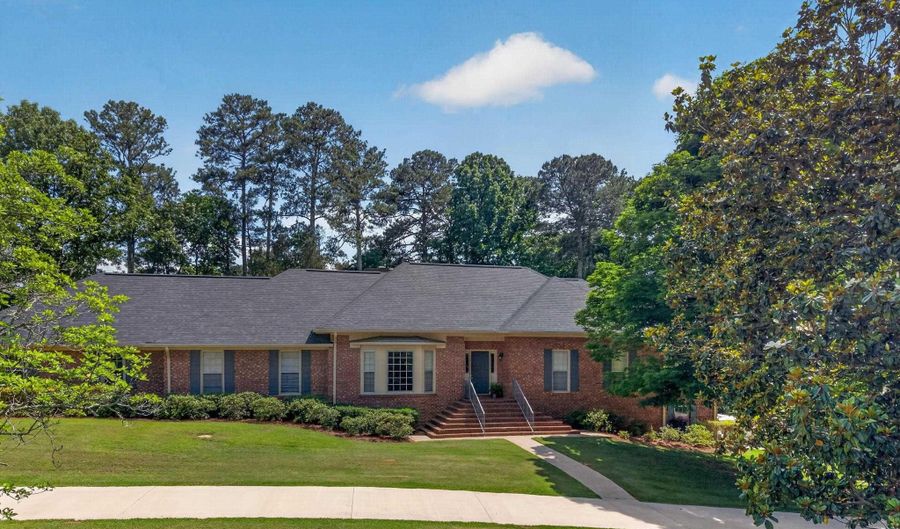360 KELLY LYNN Dr, Anniston, AL 36207 - 5 Beds, 7 Bath