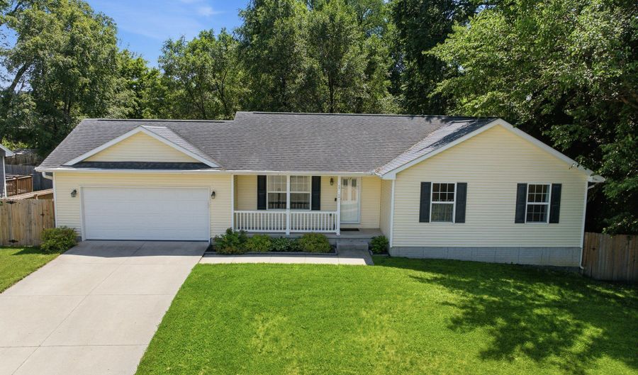 1717 Court St, Adel, IA 50003 - 5 Beds, 3 Bath
