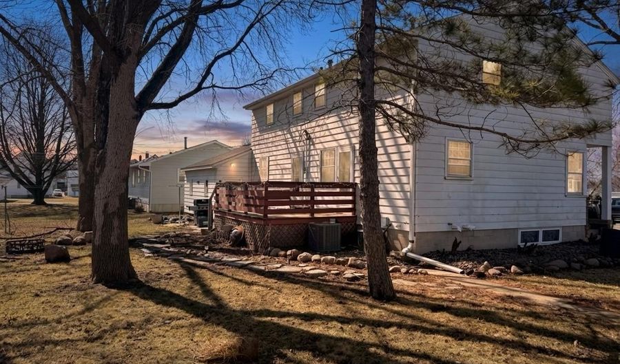 16 NW 3rd St, Adams, MN 55909 - 6 Beds, 4 Bath