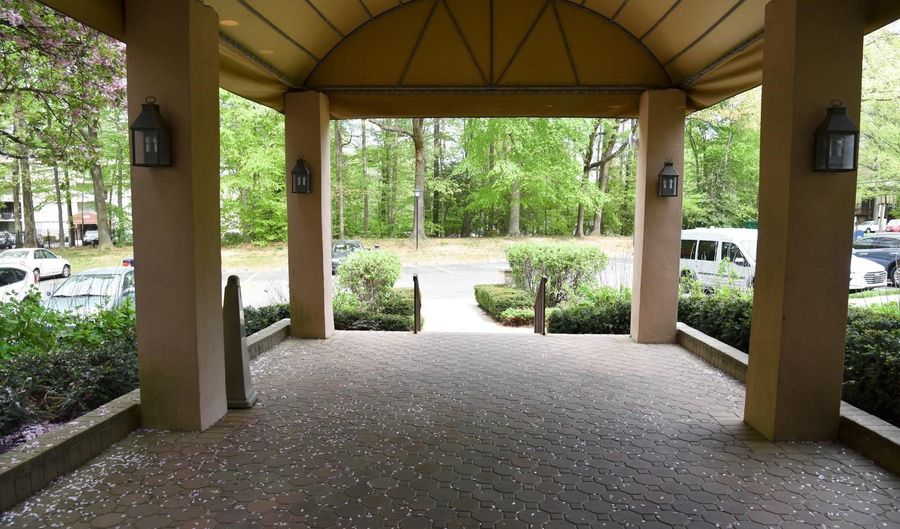 4360 IVYMOUNT Ct 32, Annandale, VA 22003 - 2 Beds, 2 Bath