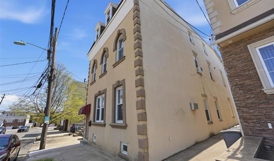 82 E 26TH St, Bayonne, NJ 07002 - 7 Beds, 3 Bath