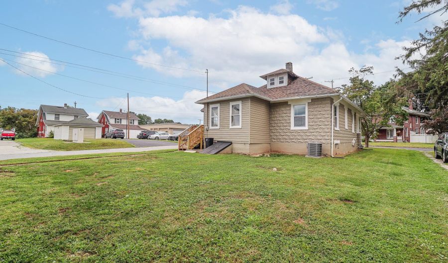 2219 SUNSET Ln, York, PA 17408 - 3 Beds, 1 Bath
