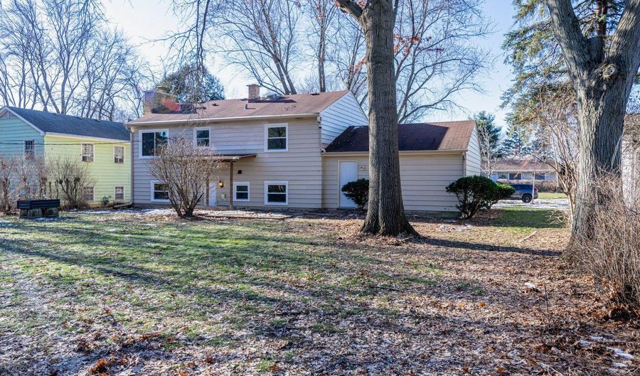 719 Webster St, Algonquin, IL 60102 - 4 Beds, 2 Bath