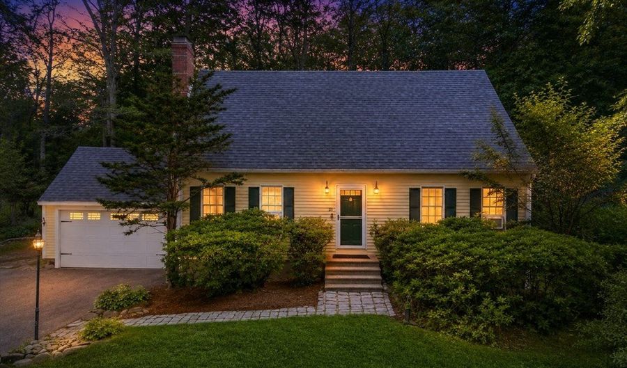 31 Kimball Rd, Amesbury, MA 01913 - 3 Beds, 2 Bath