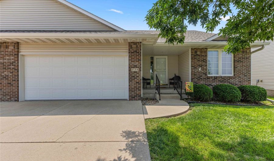 838 Lindsay Ct SW, Altoona, IA 50009 - 2 Beds, 2 Bath