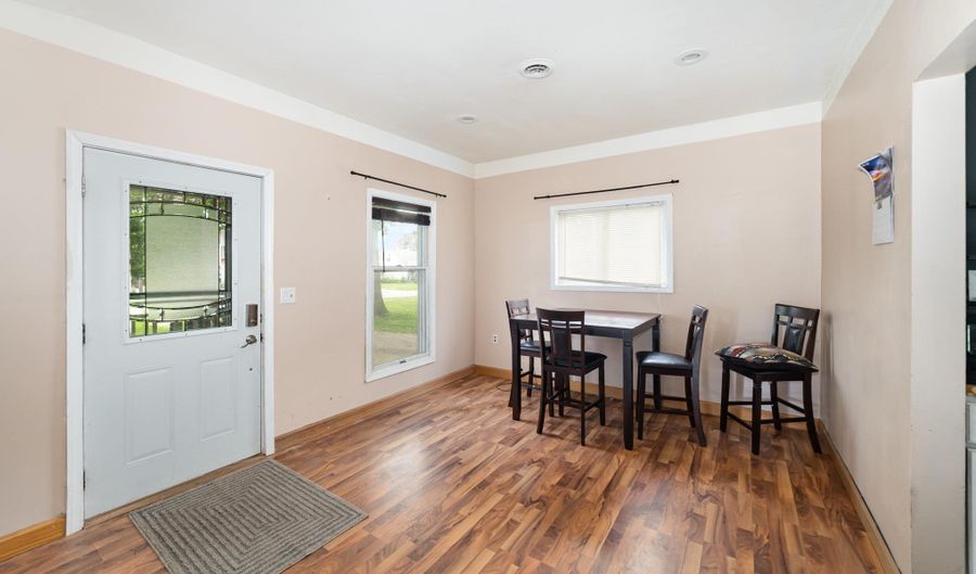 116 N Grover Ave, Alma, MI 48801 - 3 Beds, 2 Bath