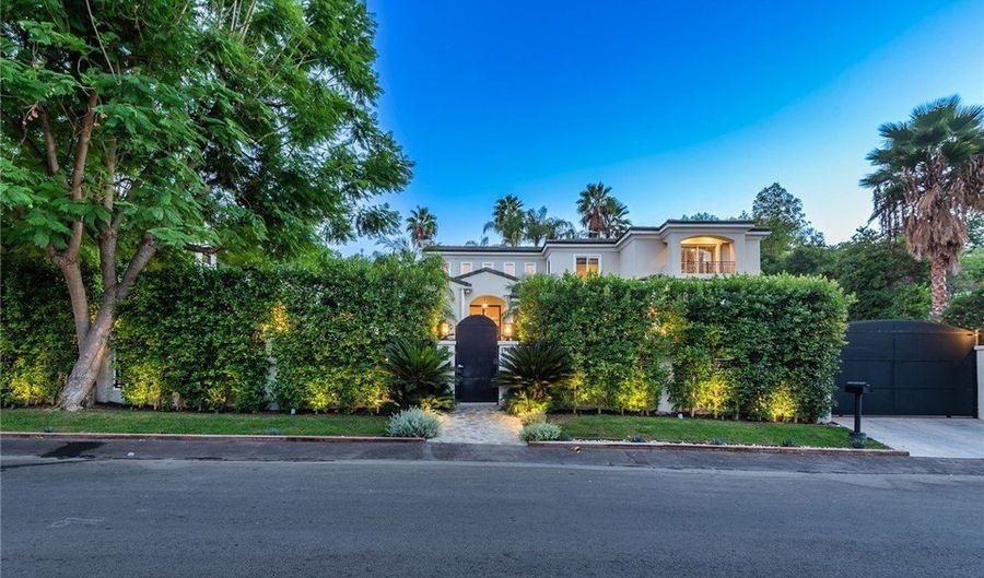 17980 Rancho St, Encino, CA 91316 - 5 Beds, 5 Bath