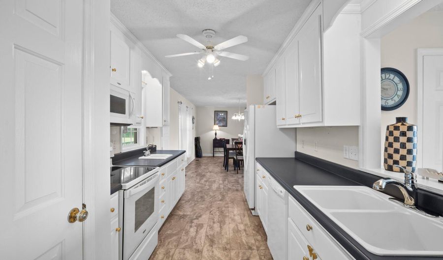 32 Eustis Landing Rd, Beaufort, SC 29907 - 3 Beds, 3 Bath