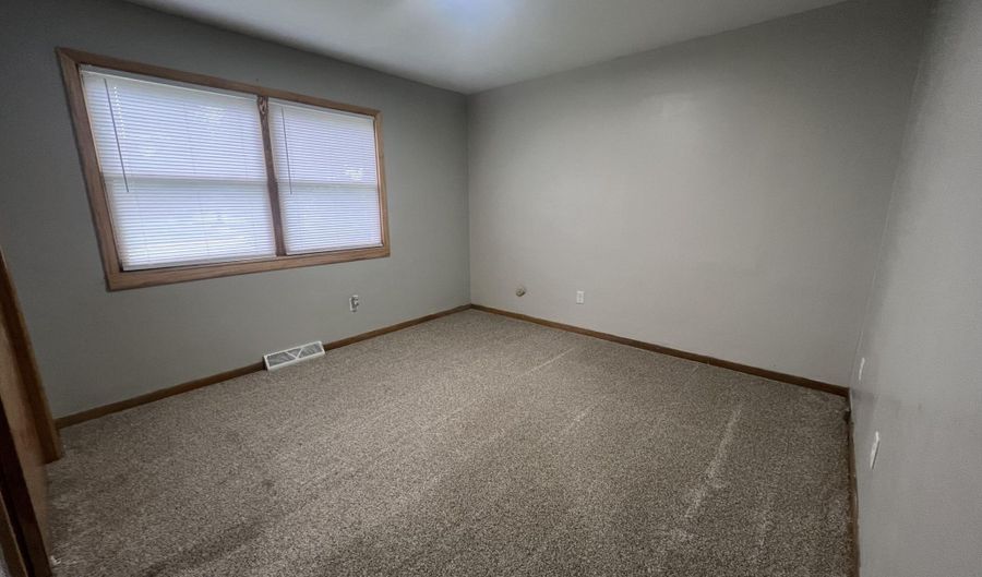 1618 Douglas Ave, Ames, IA 50010 - 3 Beds, 1 Bath