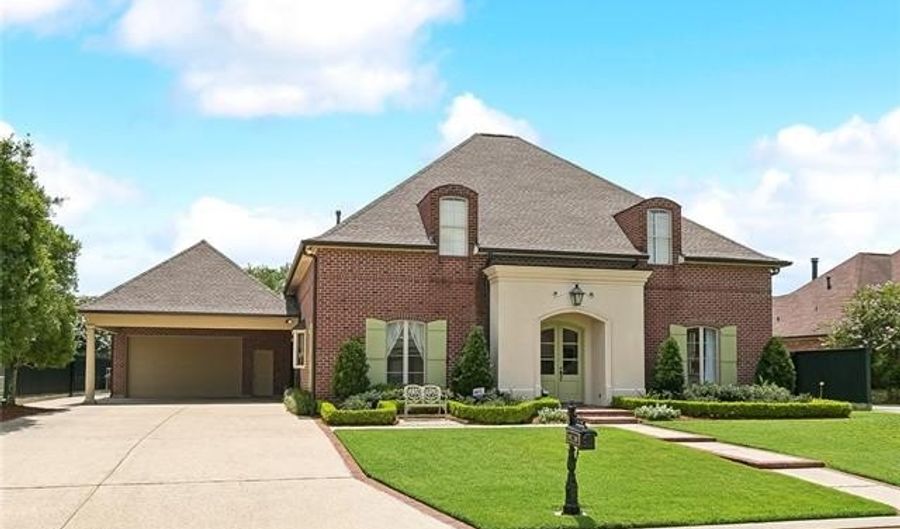 114 JASMINE Ct, Belle Chasse, LA 70037 - 5 Beds, 5 Bath