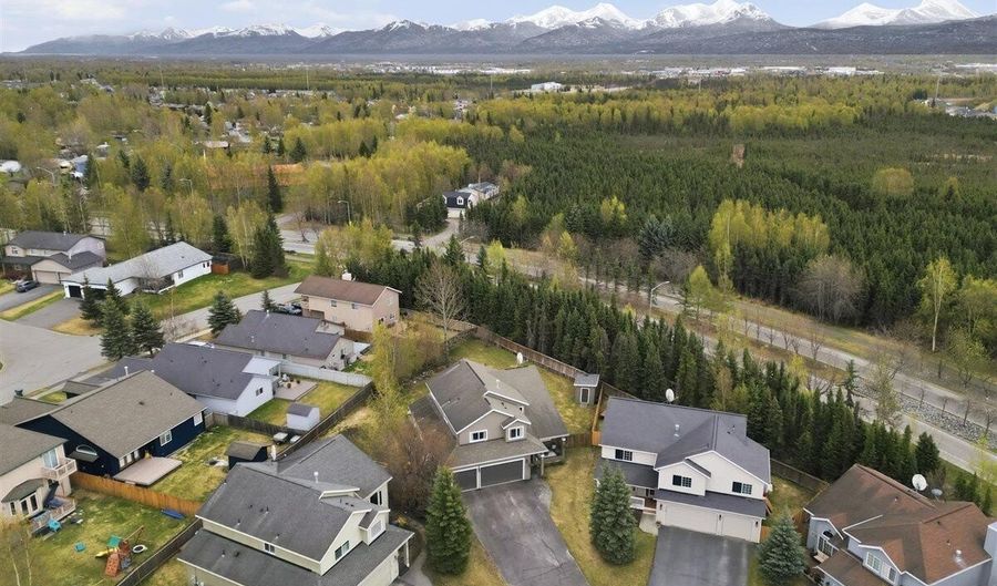 10200 Halfhitch Cir, Anchorage, AK 99515 - 4 Beds, 3 Bath