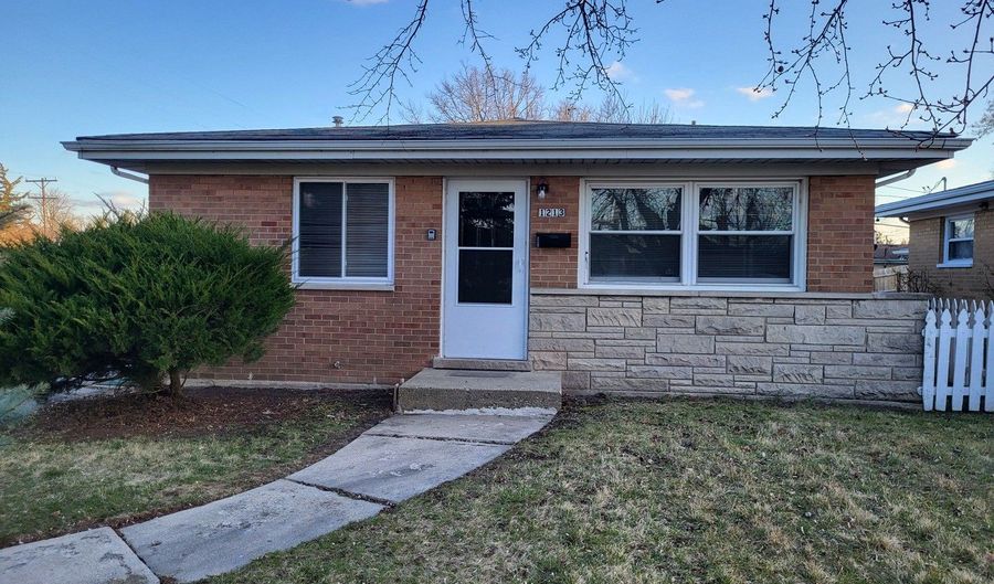 1213 16th St, North Chicago, IL 60064 - 3 Beds, 1 Bath