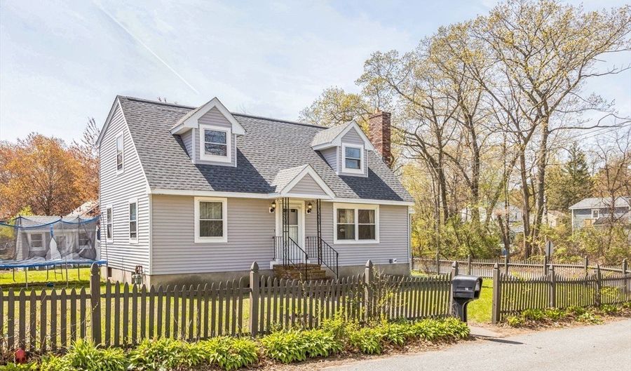 14 Greenville St, Billerica, MA 01821 - 4 Beds, 2 Bath