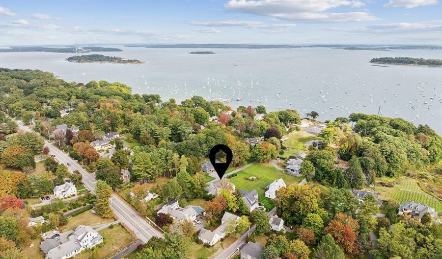239 A Foreside Rd, Falmouth, ME 04105 - 4 Beds, 5 Bath