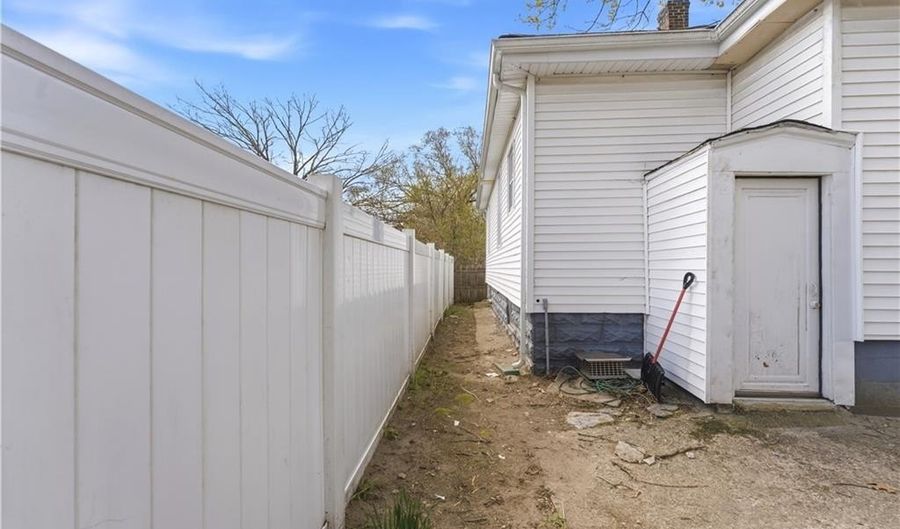 9 Youlden Ave, Cranston, RI 02910 - 2 Beds, 1 Bath