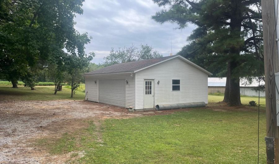 63 Road St, Bardwell, KY 42023 - 2 Beds, 1 Bath