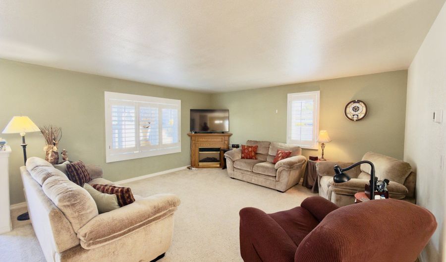 745 2ND St 8, Brookings, OR 97415 - 3 Beds, 3 Bath