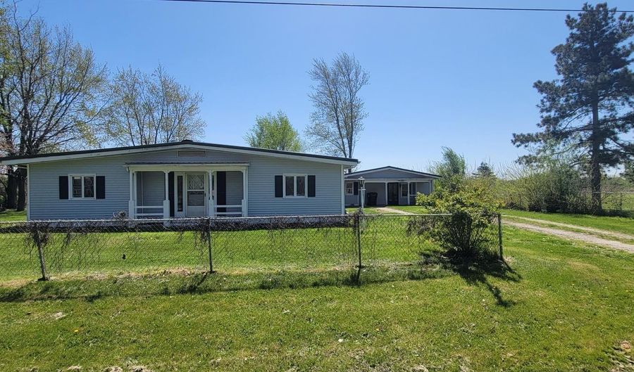 24293 E County Highway 27 Hwy, Canton, IL 61520 - 3 Beds, 2 Bath