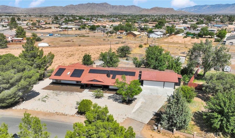 14855 Flathead Rd, Apple Valley, CA 92307 - 5 Beds, 4 Bath