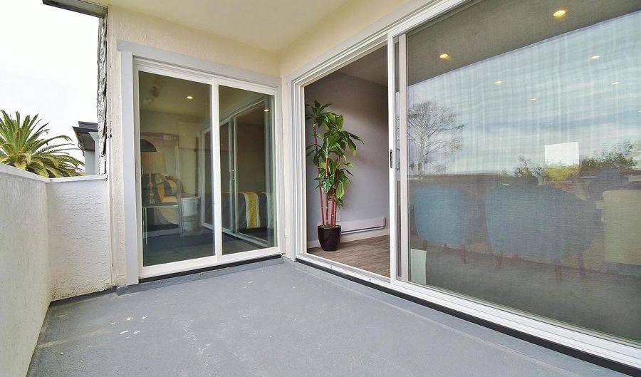 325 Kitty Hawk Rd 304, Alameda, CA 94501 - 2 Beds, 2 Bath