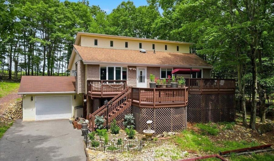 17 Basswood Ct, Albrightsville, PA 18210 - 5 Beds, 2 Bath
