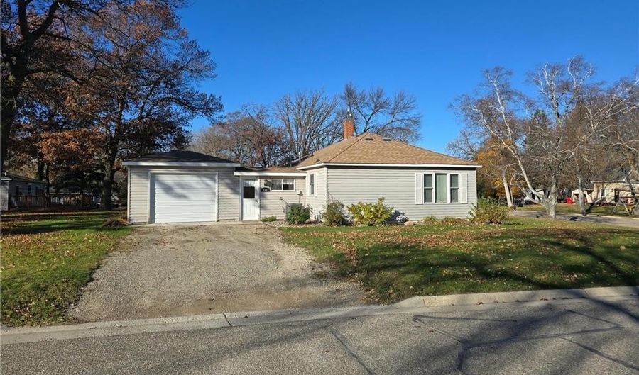 217 N Quincy St, Alexandria, MN 56308 - 2 Beds, 1 Bath