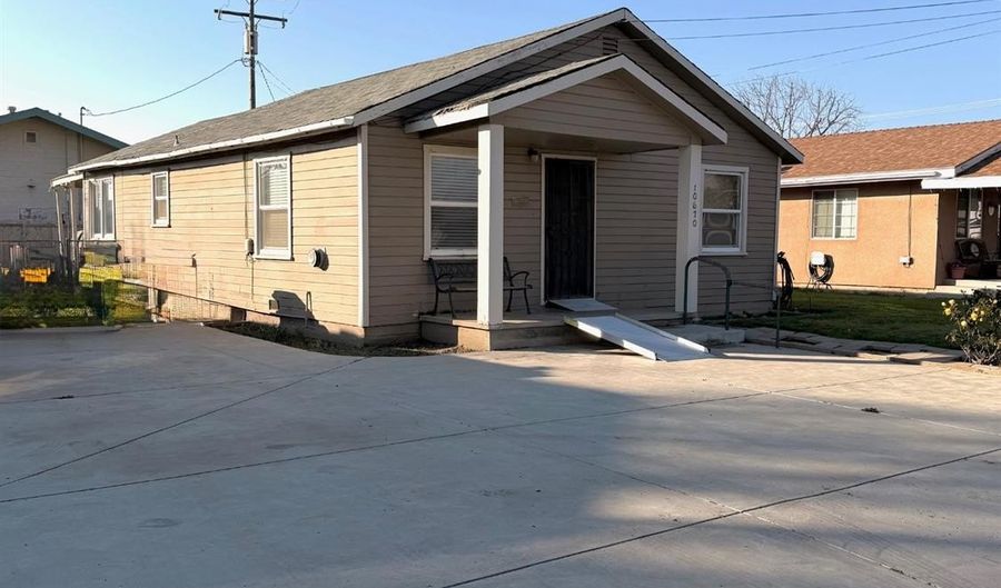 10670 Jackson St, Armona, CA 93202 - 2 Beds, 1 Bath