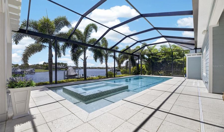 825 MANNS HARBOR Dr, Apollo Beach, FL 33572 - 5 Beds, 5 Bath