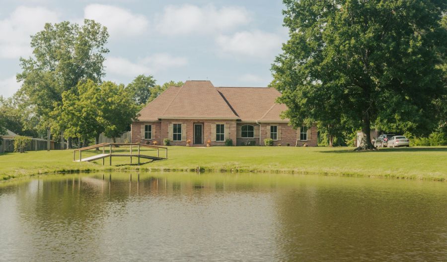 548 Holly Bush Rd, Brandon, MS 39047 - 4 Beds, 4 Bath