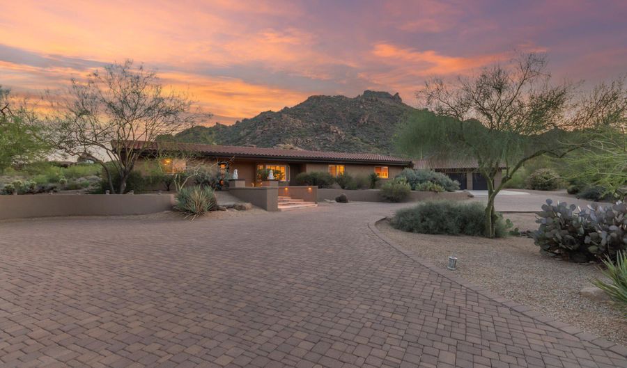 36220 N TOM DARLINGTON Dr, Carefree, AZ 85377 - 5 Beds, 4 Bath