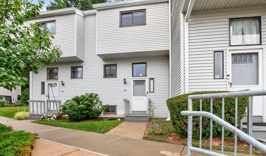 405 Timber Ln 405, Canton, CT 06019 - 2 Beds, 3 Bath