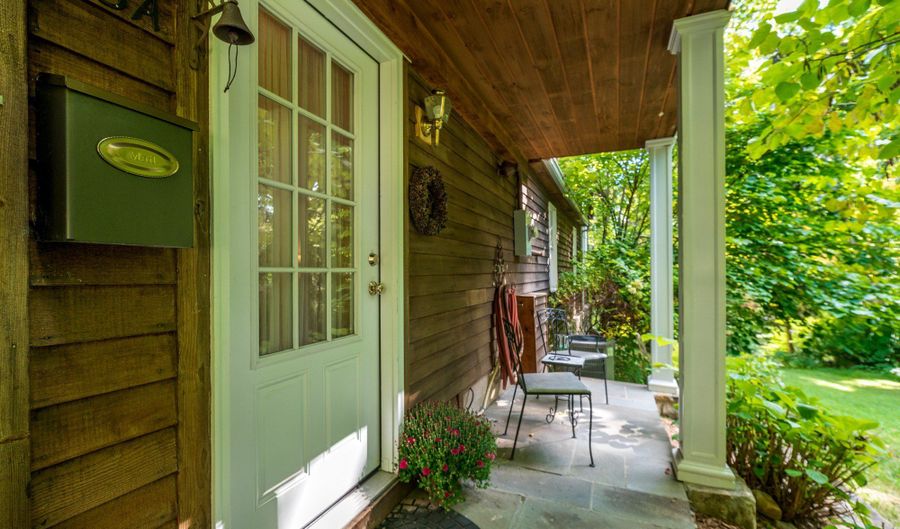 53 Huckleberry Hill Rd, Brookfield, CT 06804 - 1 Beds, 1 Bath