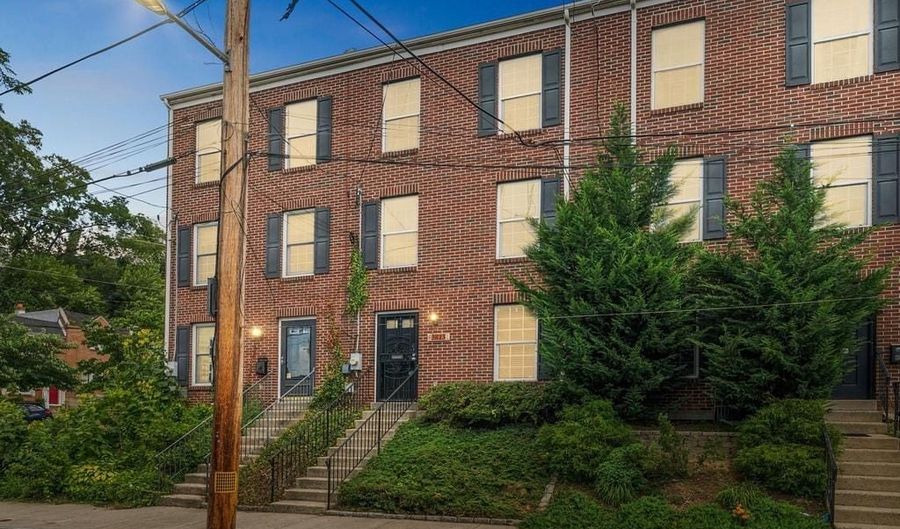 3823 LAURISTON St, Philadelphia, PA 19128 - 3 Beds, 4 Bath